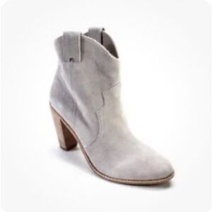 New without tags Joie light gray booties